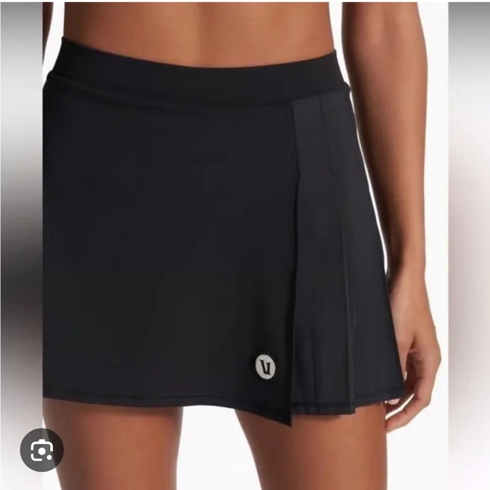 Vuori Break Point Skirt Sz Large Black White Tennis Golf Skort Preppy - Picture 6 of 6